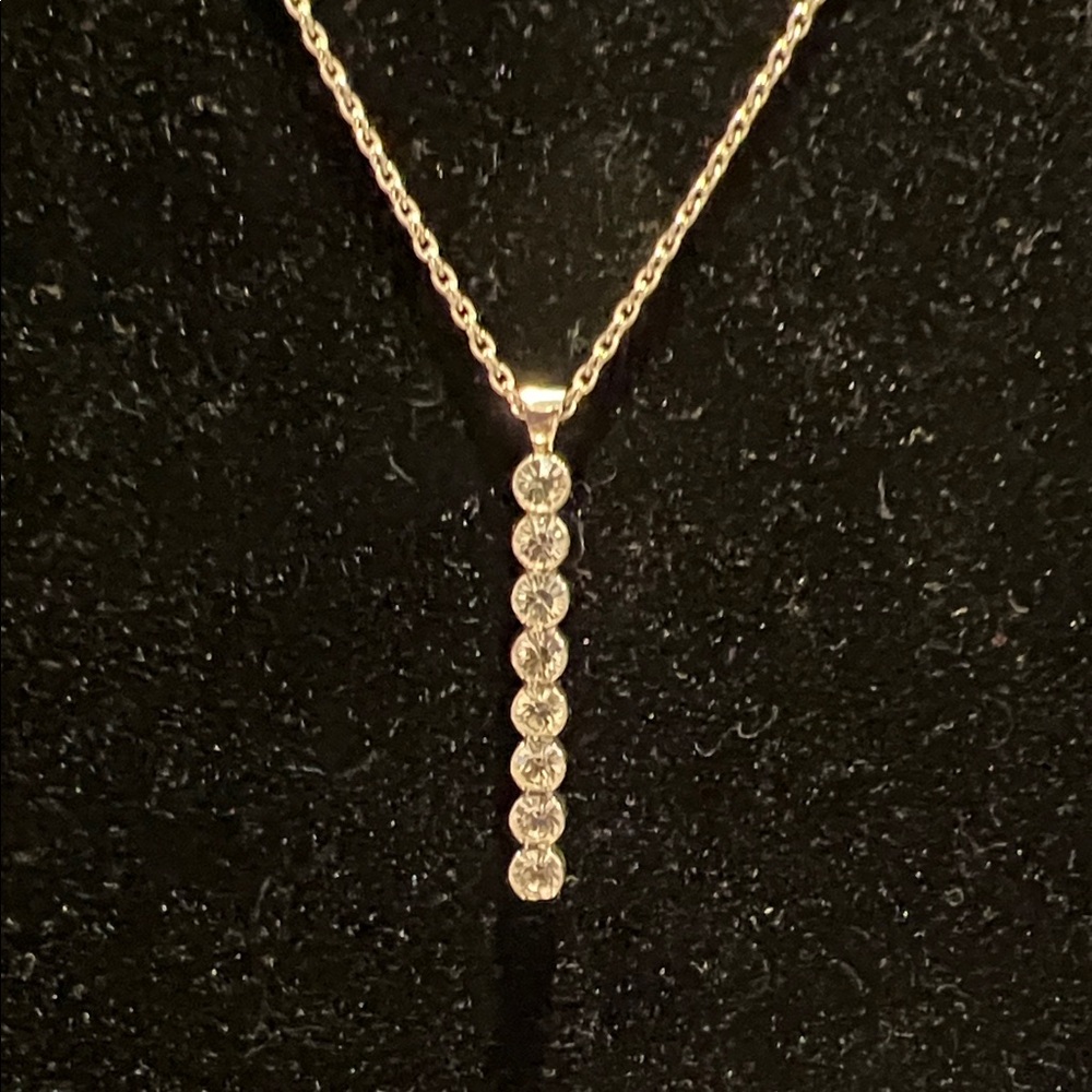 Elegant silver/crystal Pendant Necklace